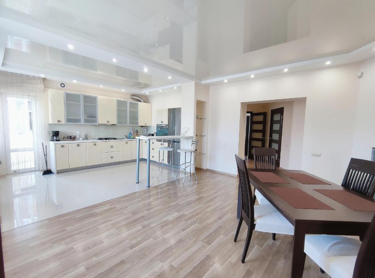Apartmán Positive Lvov Exteriér fotografie